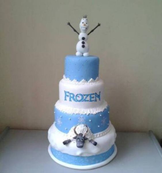 BOLO CENOGRÁFICO FROZEN